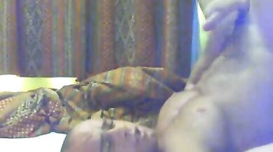 Gay sborra sulla pancia