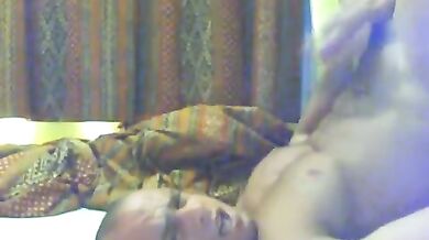 Gay sborra sulla pancia