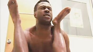 Vecchio porco scopa un negretto