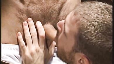 Checca bionda succhia pisello bruno