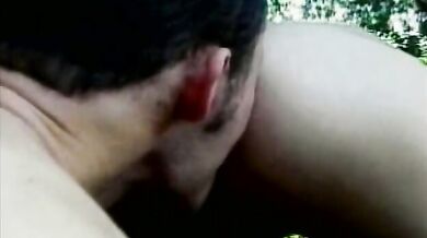 Gay naturisti scopano nella foresta