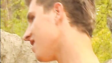 Gay arrapati nel bosco