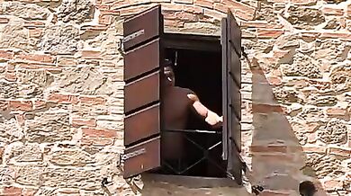 Sesso gay a bordo piscina