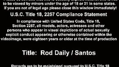 Tatutato pompinaro succhia un cazzo grosso