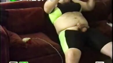 Maialone gay grasso si masturba