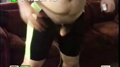 Maialone gay grasso si masturba