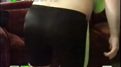 Maialone gay grasso si masturba