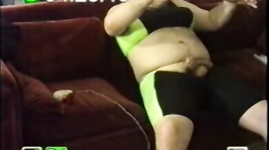 Maialone gay grasso si masturba