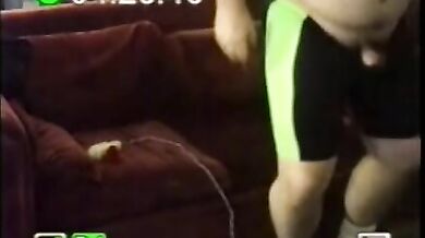 Maialone gay grasso si masturba