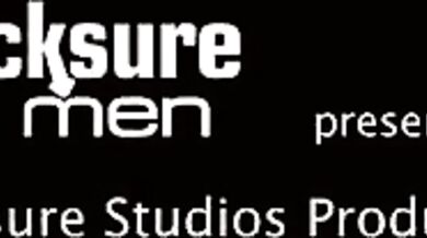 Giovane soddisfa un maturo