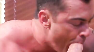 Massa di muscoli gay