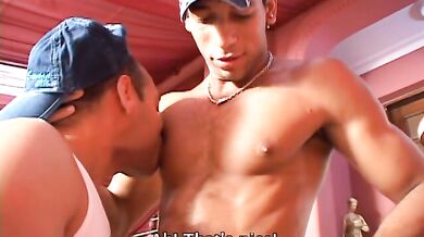 Operai gay si rilassano