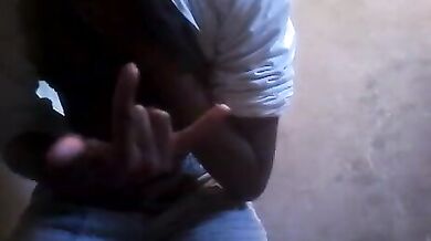 Negro arrapato si masturba