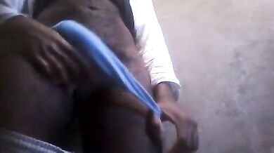 Negro arrapato si masturba