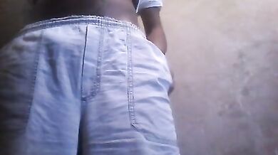 Negro arrapato si masturba