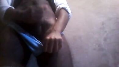 Negro arrapato si masturba