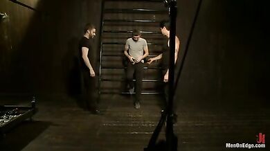 Gay con barba fa un pompino