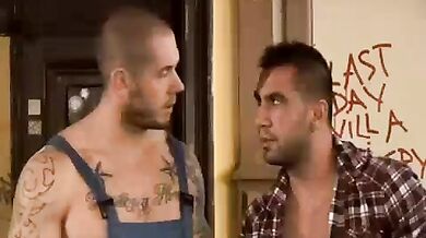 Orgia tra manovali gay