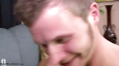 Orgasmo gay dentro al culo