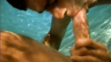 Pompino gay in piscina