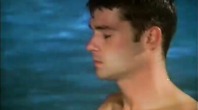 Pompino gay in piscina