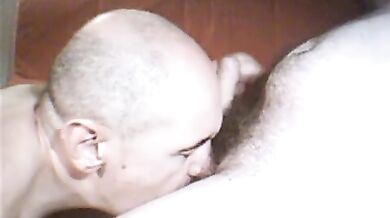 Vecchio porco frocio fa un pompino