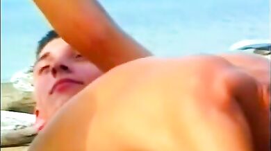 Froci giovani si divertono in gruppo