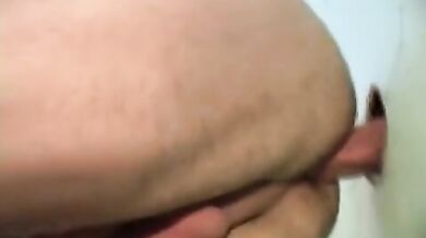 Bel biondino succhia cazzi