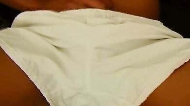 Negro con piercing sulla lingua