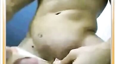 Ragazzo superdotato si masturba