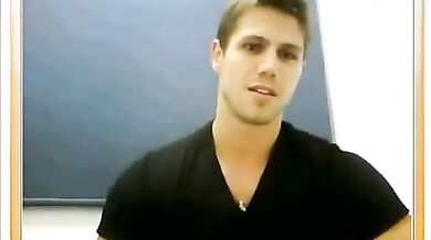 Ragazzo superdotato si masturba