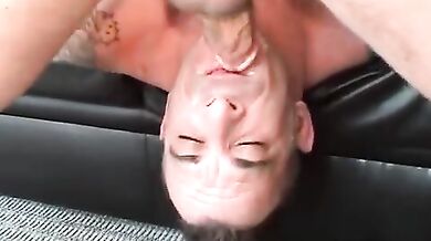 Scopata in bocca con vomito