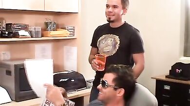 Bella succhiata di cazzo duro