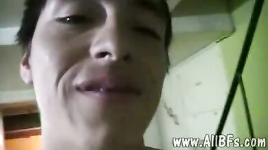 Due puttanelle fanno sesso orale