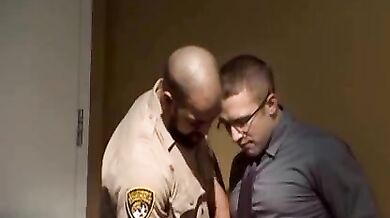 Agente di polizia omosex