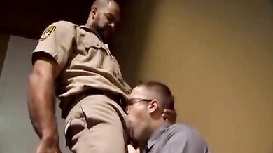 Agente di polizia omosex