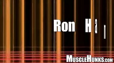 Negro muscoloso si sega