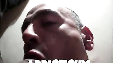 Due cazzi per un porco gay