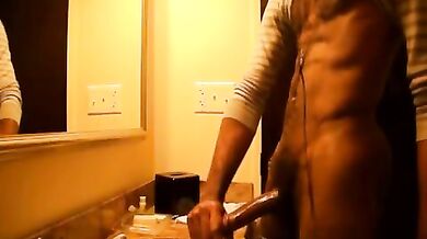 Gay negro si masturba