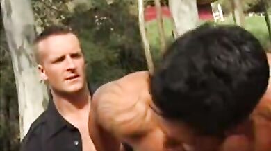 Poliziotti gay inculano due sospettati