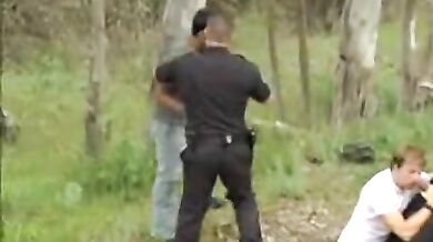 Poliziotti gay inculano due sospettati