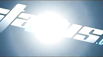 Biondino passivo inculato da due negri