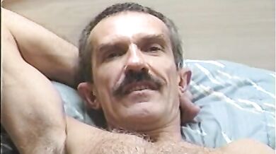 Vecchio gay porca incula un giovane