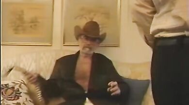 Vecchio gay porca incula un giovane