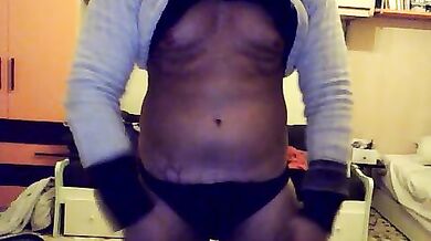 Gay dominicano fa uno spogliarello