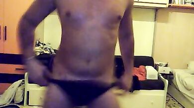 Gay dominicano fa uno spogliarello