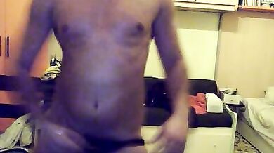 Gay dominicano fa uno spogliarello