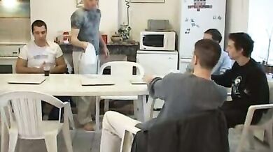 Giovani gay francesi scopata di gruppo