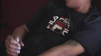 Si sega il pisello e sborra