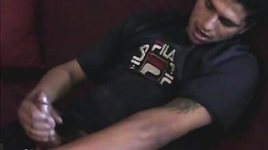 Si sega il pisello e sborra